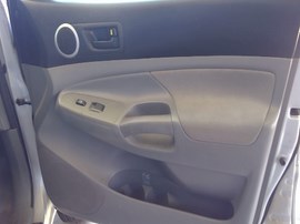 2008 TOYOTA TACOMA, SILVER, SR5, CREW CAB, 4.0L, AT, 4WD.  Z25078